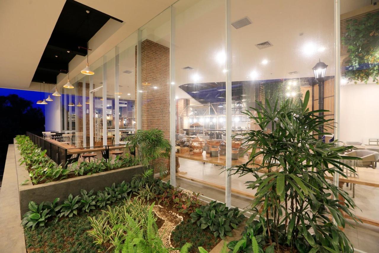 Luminor Hotel Purwokerto By Wh 외부 사진