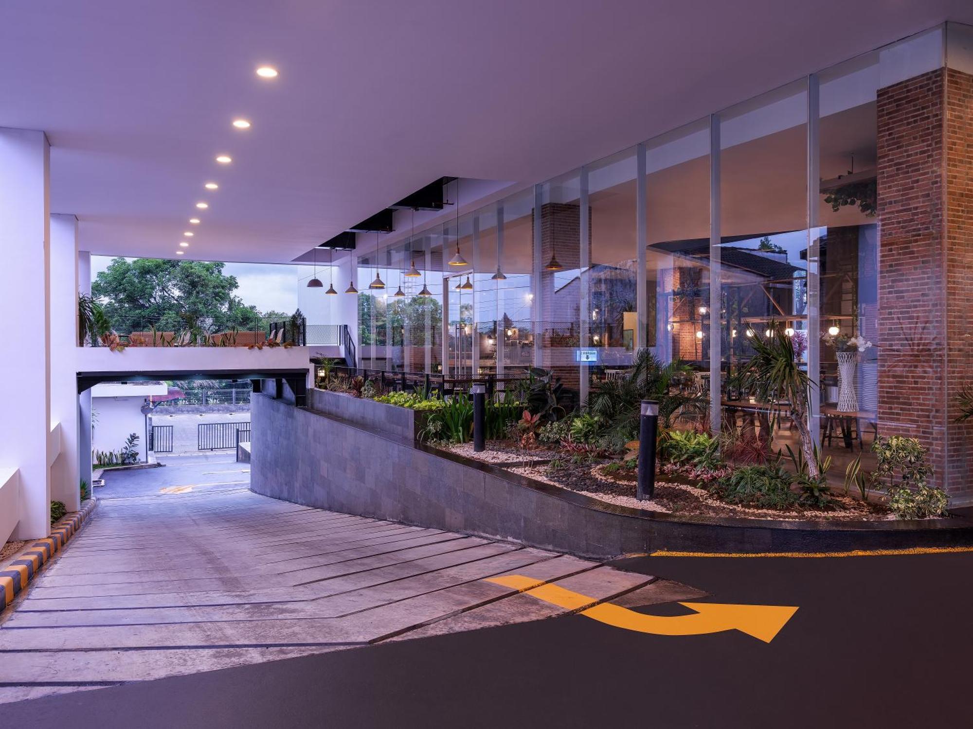 Luminor Hotel Purwokerto By Wh 외부 사진